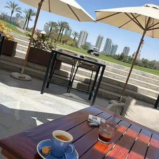 Jones the Grocer Emirates Golf Club, photo 2